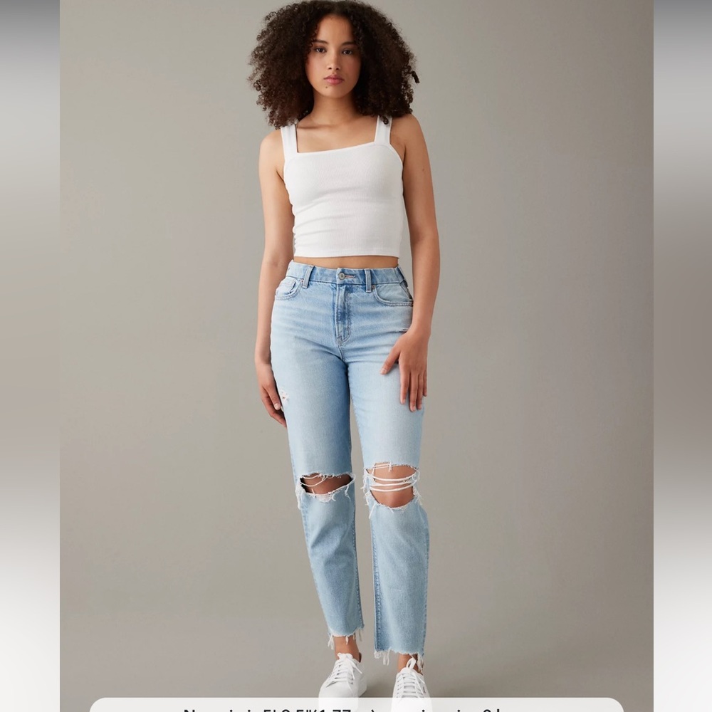 NWT AE Curvy Strigid Ripped Leg Mom Jean